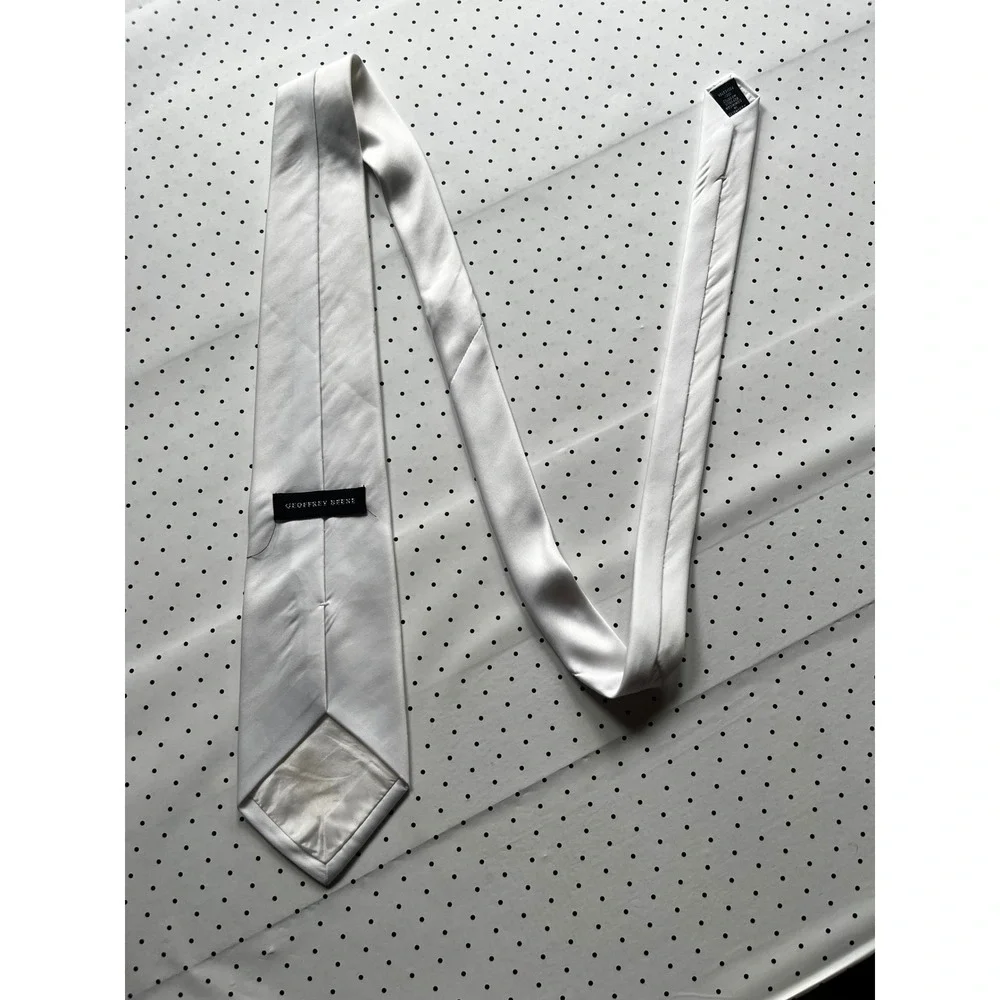 Geoffrey Beene Mens Solid White Satin Formal Wedding Necktie Polyester Classic